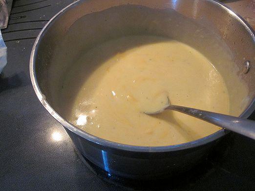 Як приготувати сирний соус?